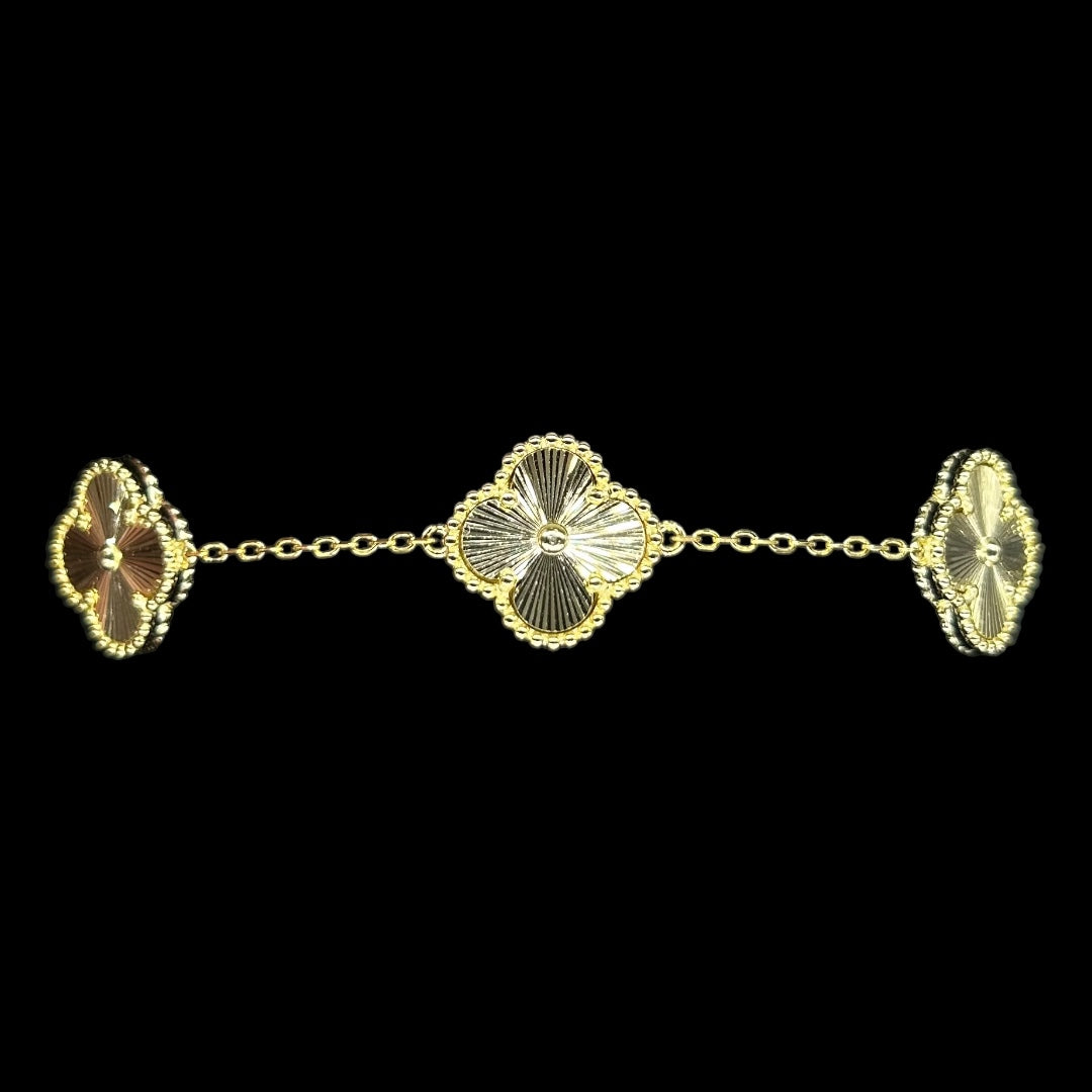 V/C Fancy Gold Bracelet