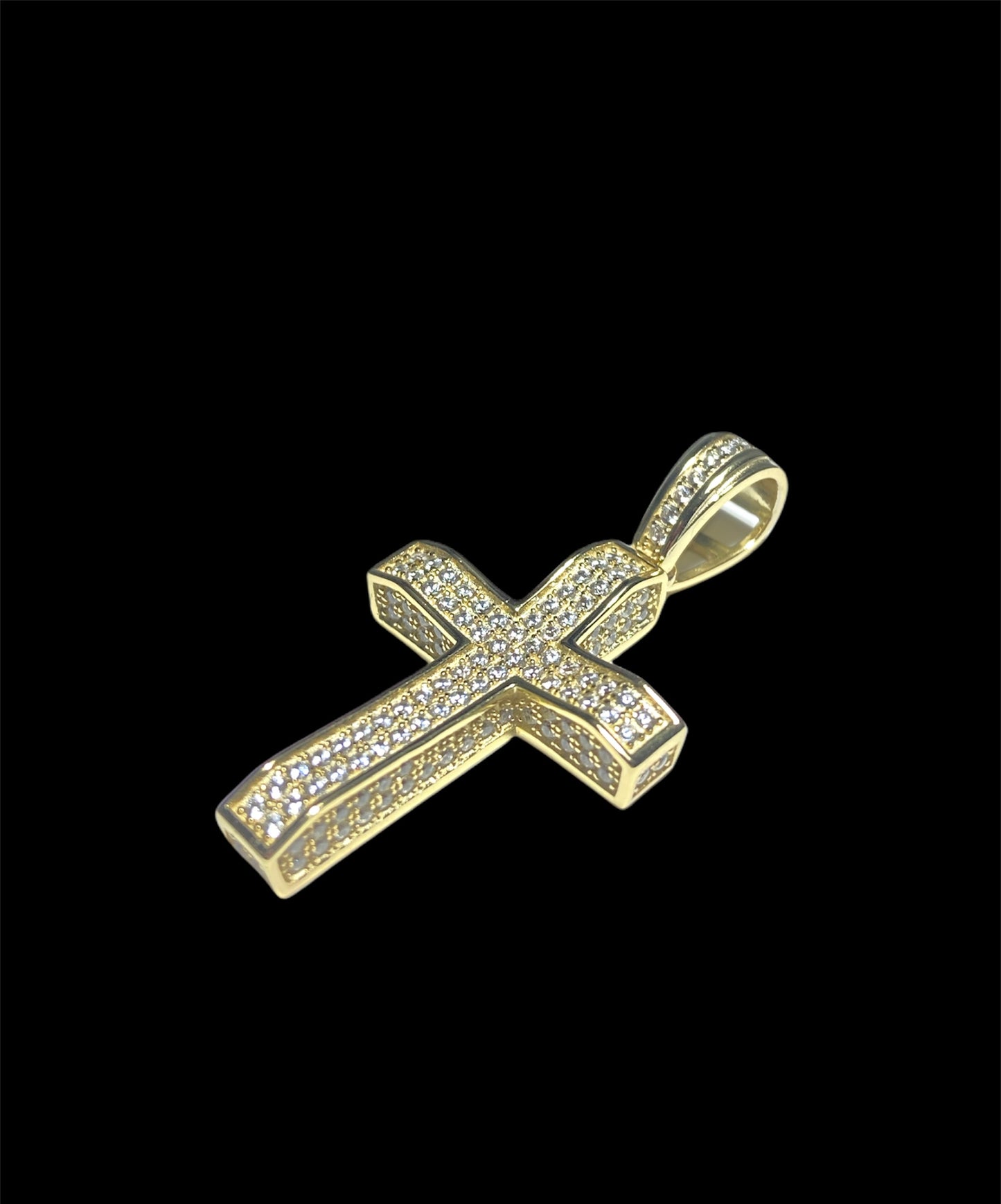 Pendant de Cruz con Diamantes en el Borde