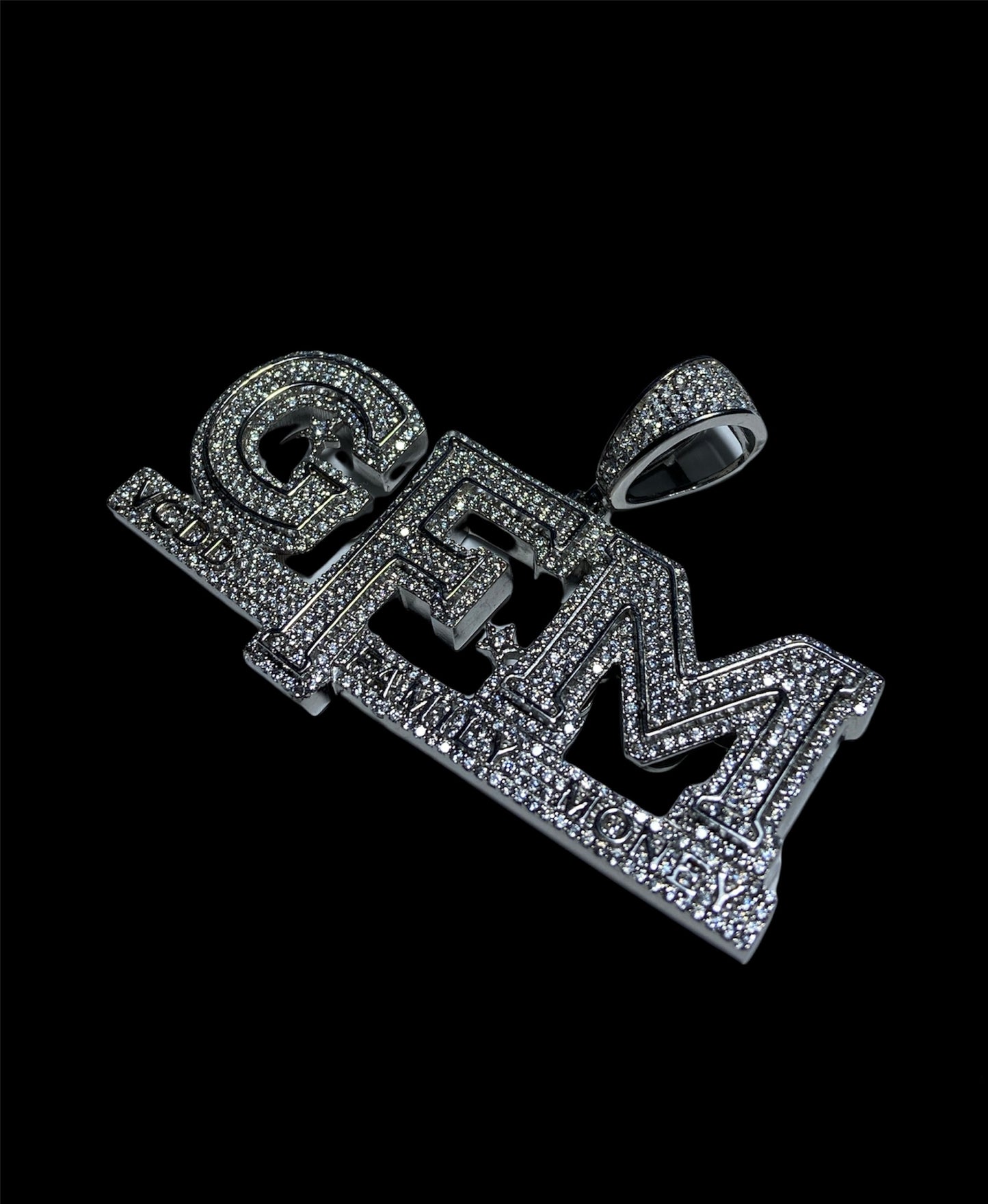 Pendant “GOD FAMILY MONEY”