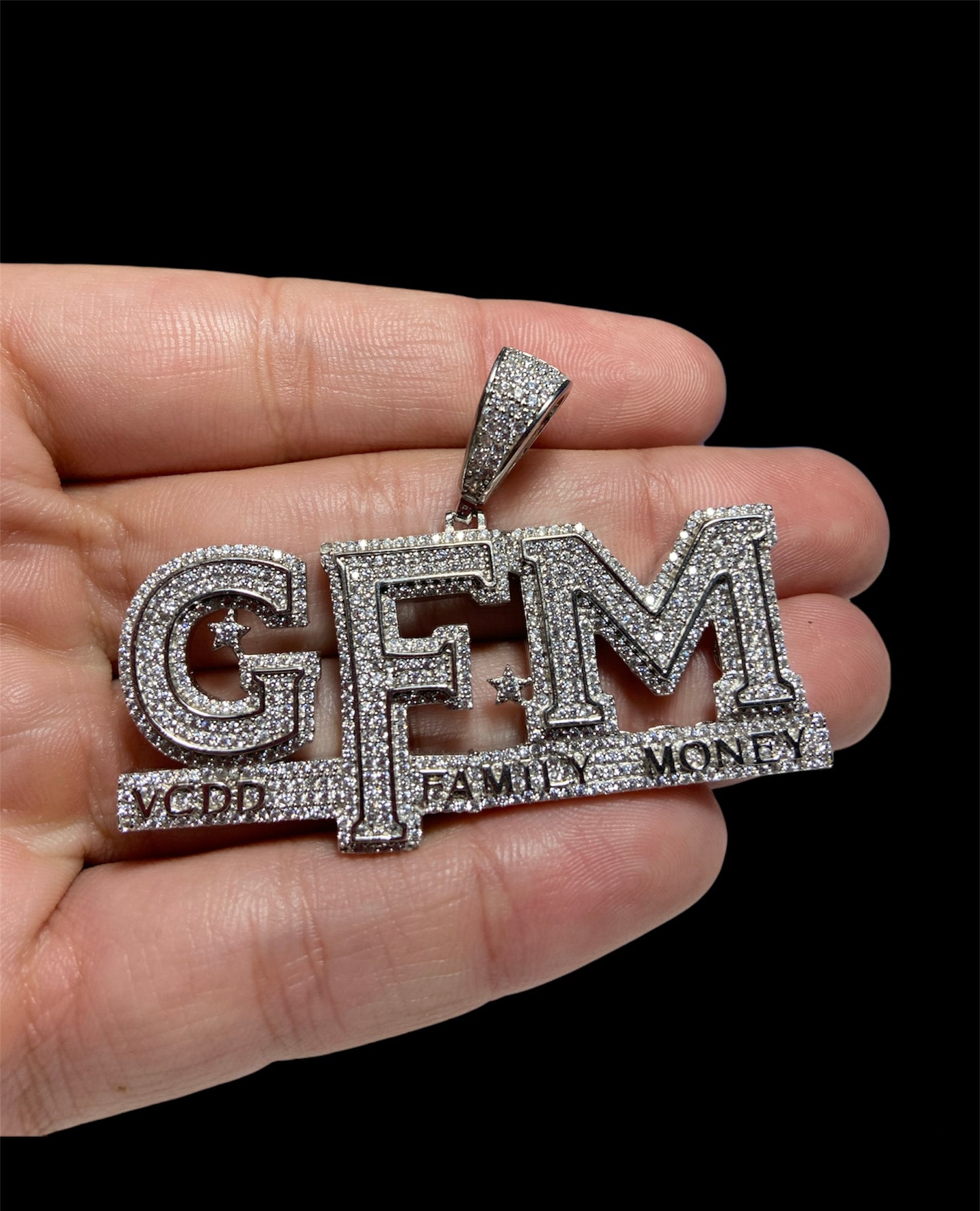 Pendant “GOD FAMILY MONEY”