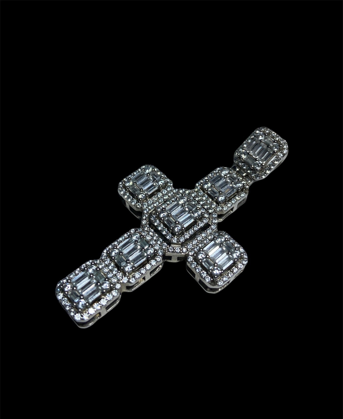 Pendant Cruz Con Diamantes Baguettes