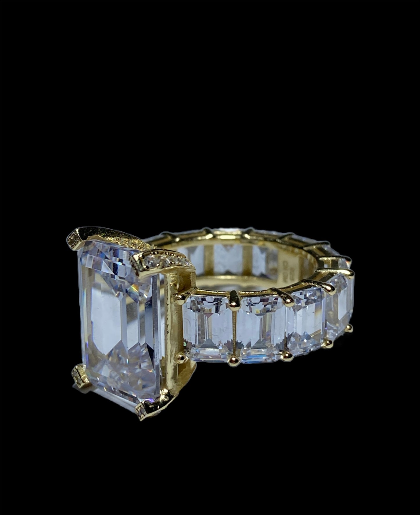 EXCLUSIVE CUT RING MODEL 018