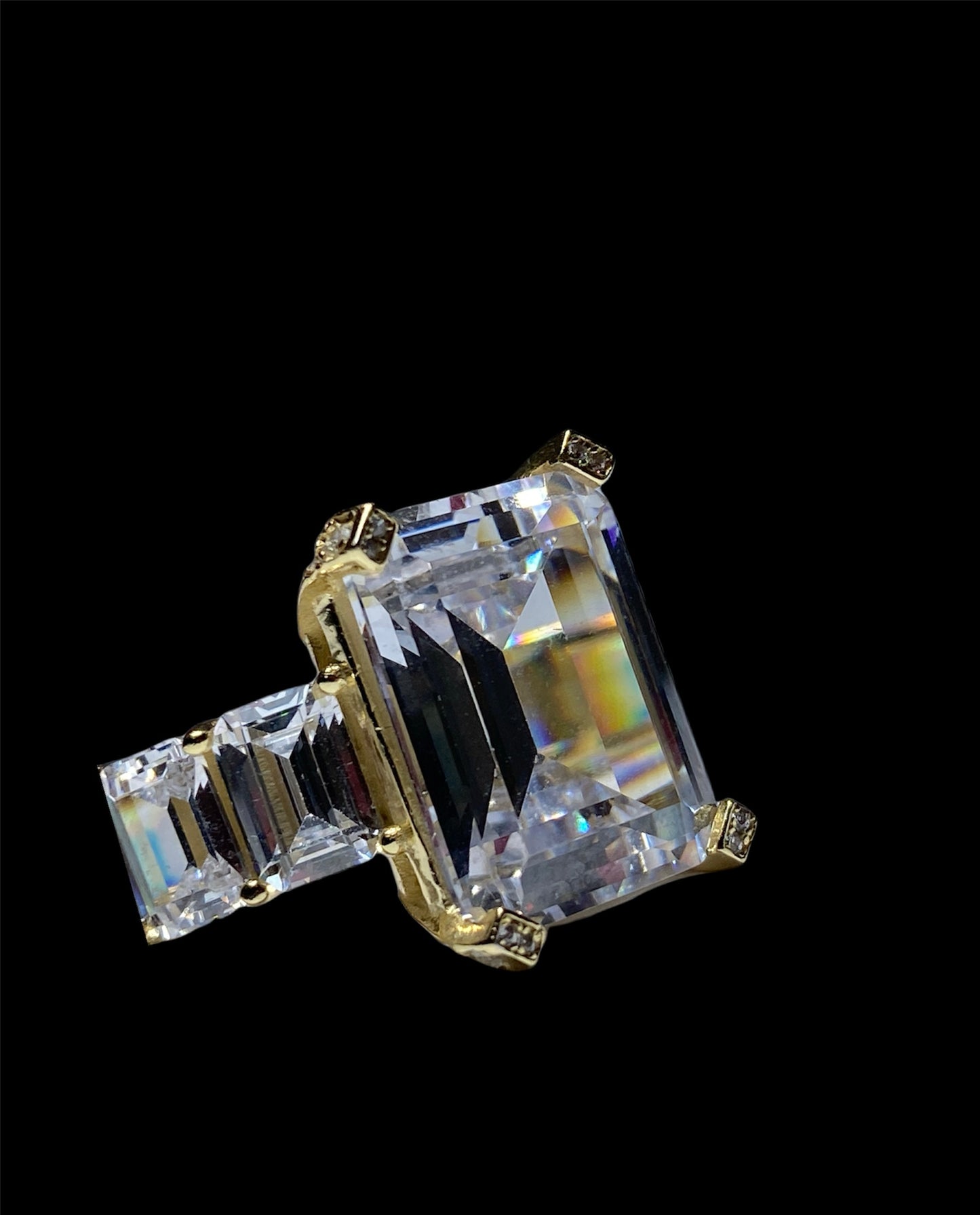 EXCLUSIVE CUT RING MODEL 018